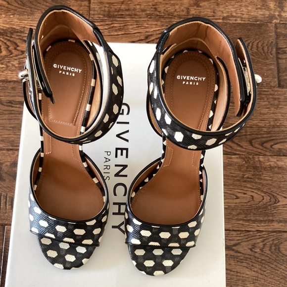 Givenchy high heel sandals - Picture 14 of 17